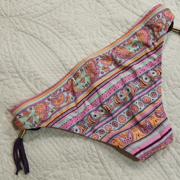 Bikini - Picture 4 of 4